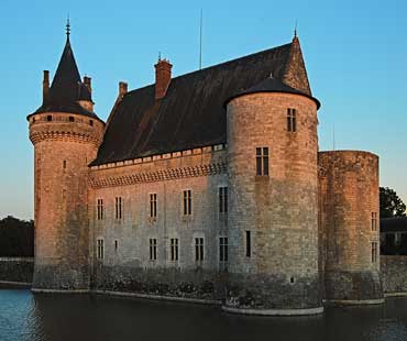 Chateau De Sully